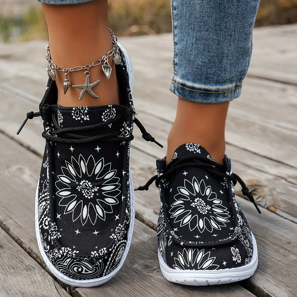 Emma – Komfortable sommersko med unikt blomstermønster