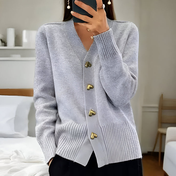Ciara™ | Elegancki kardigan z serduszkowymi guzikami