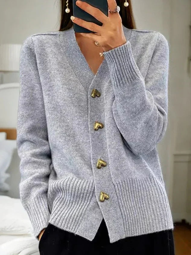 Cardigan med knapliste – Bekvem charme med feminin elegance